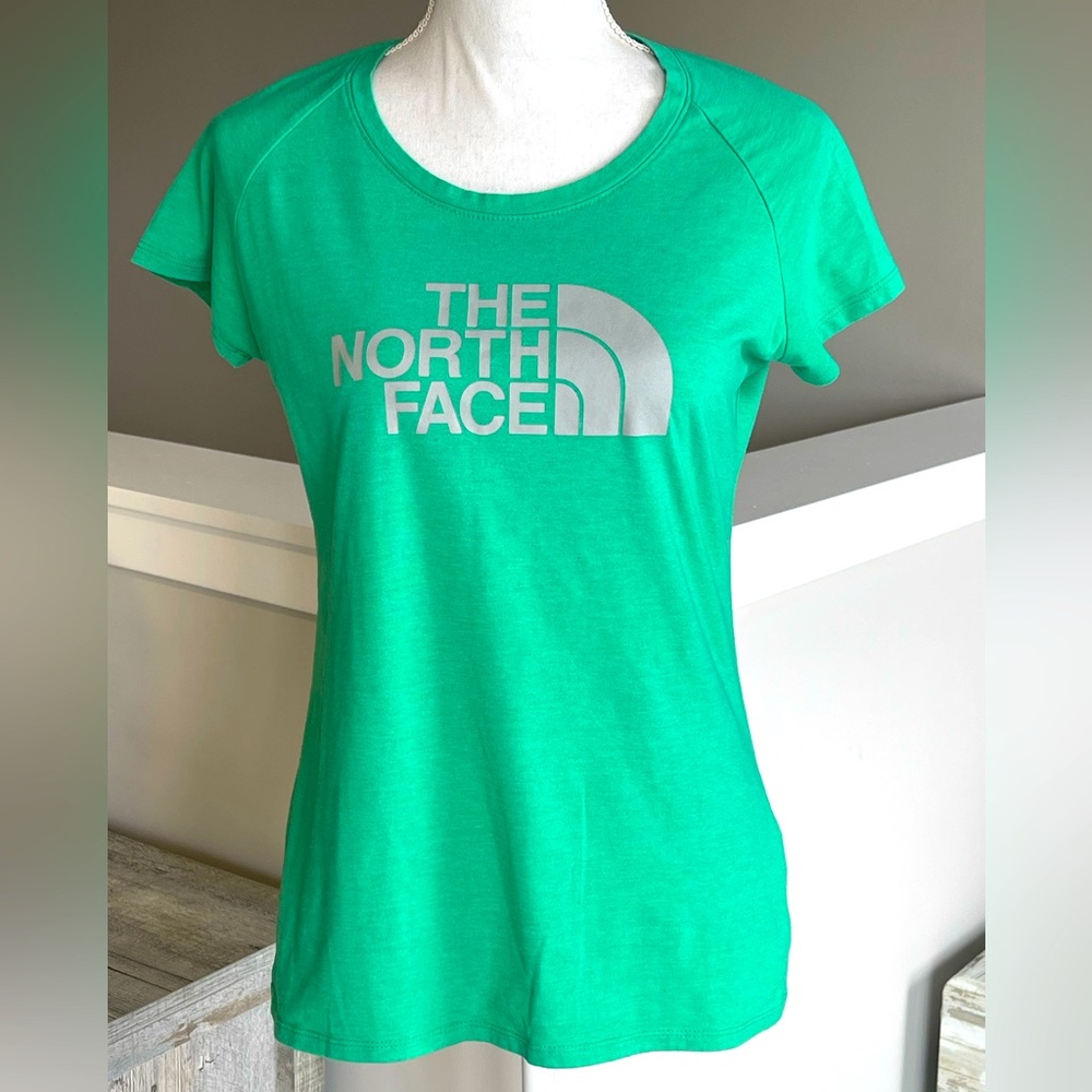 The North Face Green Fitted Short Sleeve Tee